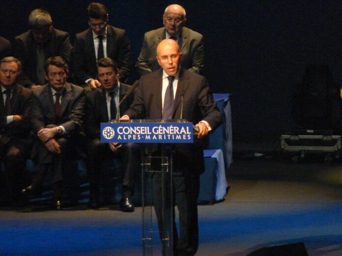 combien mesure eric ciotti